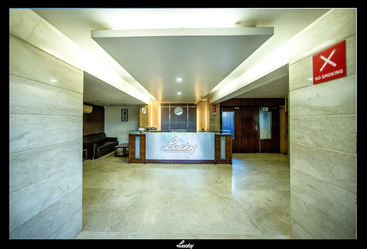 Lucky Hotel Goregaon Bombay Extérieur photo