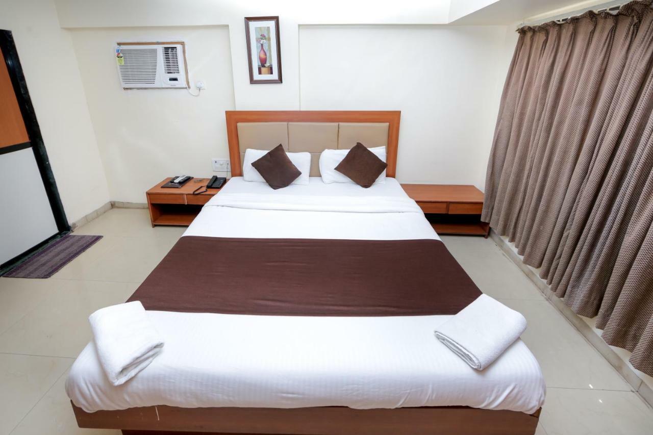 Lucky Hotel Goregaon Bombay Extérieur photo