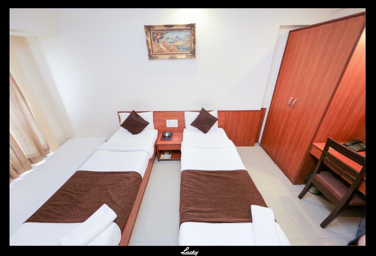 Lucky Hotel Goregaon Bombay Extérieur photo