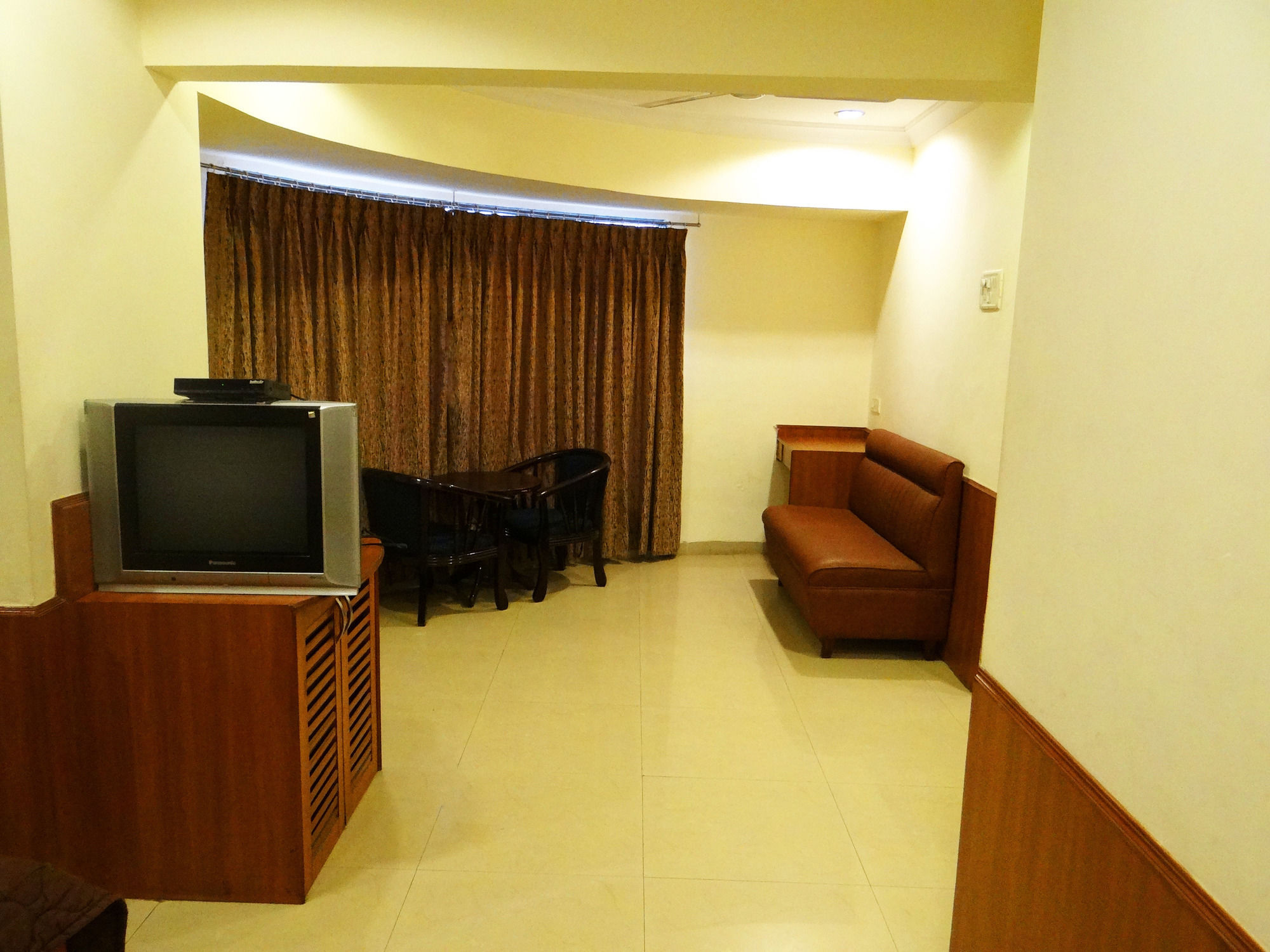 Lucky Hotel Goregaon Bombay Extérieur photo